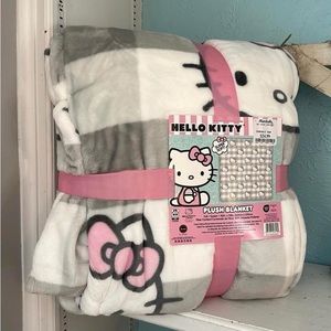 ❤️ISO HELLO KITTY CHECKERED BLANKET❤️